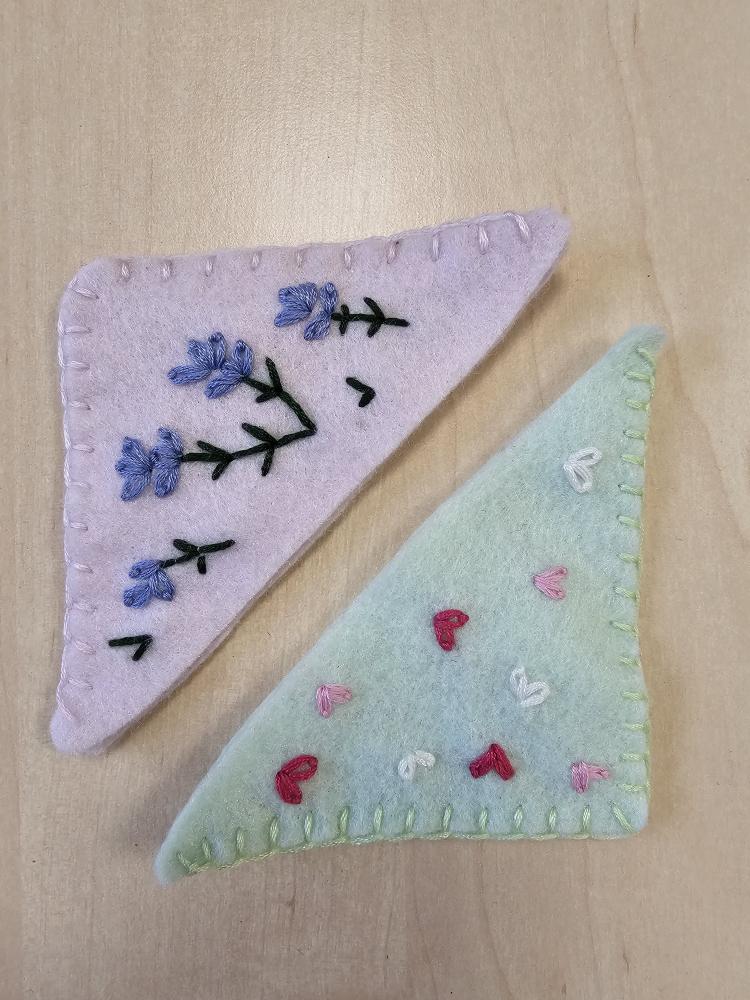 Vyšívaná záložka